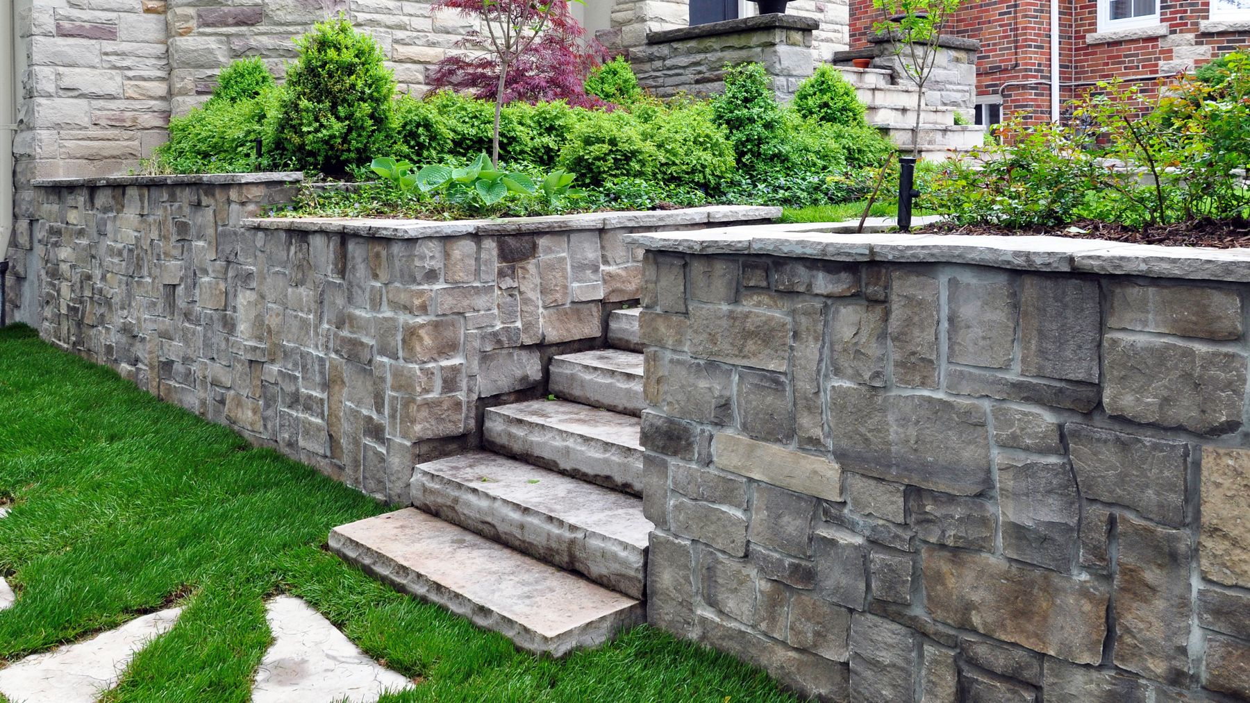 petit mur de soutènement dans son jardin